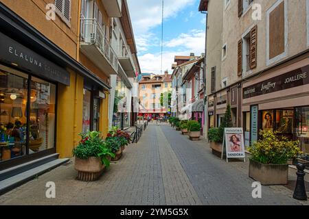 GAP ist das Zentrum des Einzelhandels für die Hautes-Alpes und ein Magnet für Käufer am Markttag in der Region Hautes-Alpes in Frankreich Stockfoto