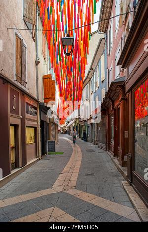 GAP ist das Zentrum des Einzelhandels für die Hautes-Alpes und ein Magnet für Käufer am Markttag in der Region Hautes-Alpes in Frankreich Stockfoto