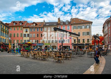 GAP ist das Zentrum des Einzelhandels für die Hautes-Alpes und ein Magnet für Käufer am Markttag in der Region Hautes-Alpes in Frankreich Stockfoto