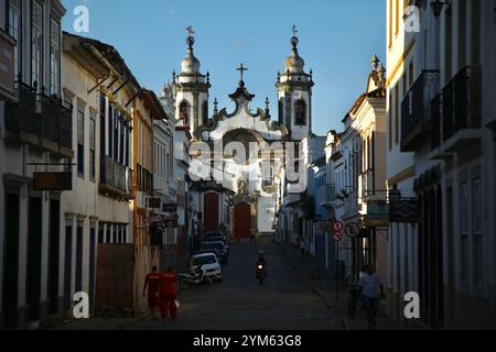 24. April 2023, SÃ O Del-Rei, Brasilien: Eine Straße in der Altstadt von SÃ o JoÃ JoÃ del-Rei ist abgebildet. SÃ JoÃ del-Rei ist eine brasilianische Kolonialstadt in der Provinz Minas Gerais, die 1713 gegründet wurde. Die Kolonialarchitektur ist erhalten geblieben. (Credit Image: © Apolline Guillerot-Malick/SOPA Images via ZUMA Press Wire) NUR REDAKTIONELLE VERWENDUNG! Nicht für kommerzielle ZWECKE! Stockfoto