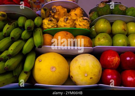 Tropische Früchte im Sucre Mercado Central, Saftstand. Stockfoto