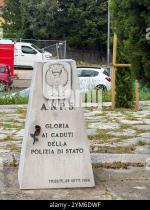 Triest, Italien - 27. Juni 2024: Denkmal der Staatspolizei, ANPS, am Rande des Memorial Park Stockfoto