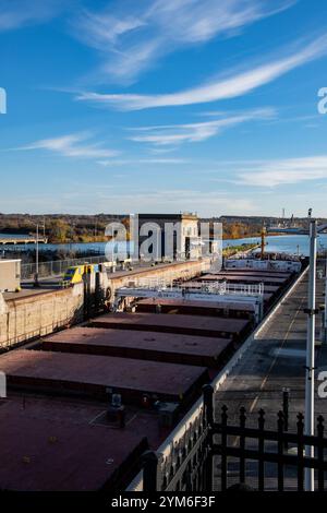 CSL St.-Laurent Massengutfrachter in Welland Canal Lock 3 in St. Catharines, Ontario, Kanada Stockfoto