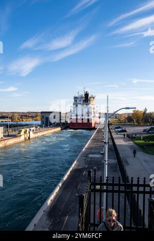 CSL St.-Laurent Massengutfrachter von Welland Canal Lock 3 in St. Catharines, Ontario, Kanada Stockfoto