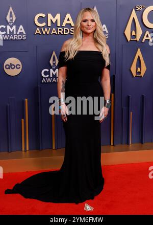 Nashville, Usa. November 2024. Miranda Lambert kommt am Mittwoch, den 20. November 2024, auf dem roten Teppich für die 58. CMA Awards in Nashville, Tennessee. Foto: John Angelillo Credit: UPI/Alamy Live News Stockfoto