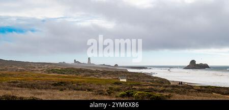 Piedres Blancas Leuchtturm an der kalifornischen Küste in der Nähe von Cambria, Kalifornien Stockfoto