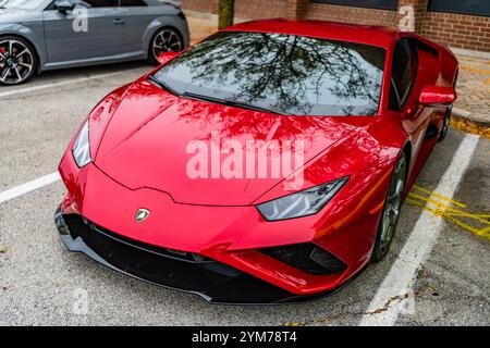 Chicago, Illinois – 29. September 2024: 2020 Lamborghini Huracan LP 640-4 EVO Spyder. Red 2020 Lamborghini Huracan LP 640-4 EVO Spyder parkt auf dem Stockfoto