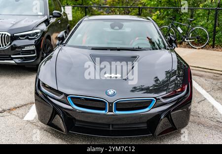 Chicago, Illinois - 29. September 2024: BMW i8 Giga World schwarz. Auf der Straße geparkt. Stockfoto