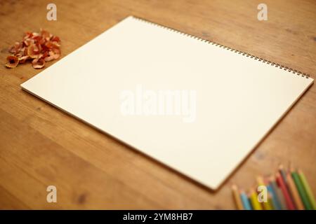 Skizzenbuch und Farbstifte Stockfoto