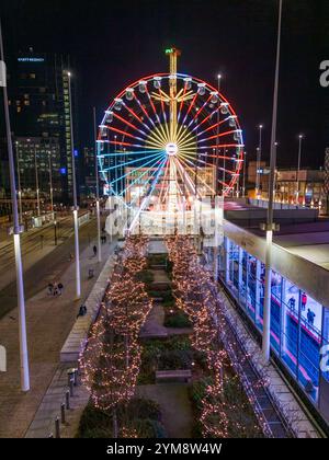Hundertjahrfeier Square Eislaufbahn und Fair Rides Stockfoto