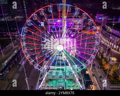 Hundertjahrfeier Square Eislaufbahn und Fair Rides Stockfoto