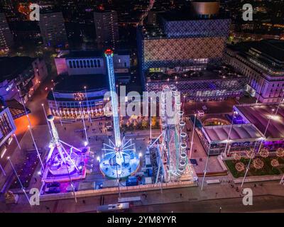 Hundertjahrfeier Square Eislaufbahn und Fair Rides Stockfoto