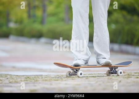 Skateboard und Japanerin Stockfoto