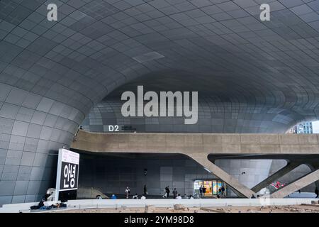 September 2024, Dongdaemun Design Plaza (DDP) in Seoul Stockfoto