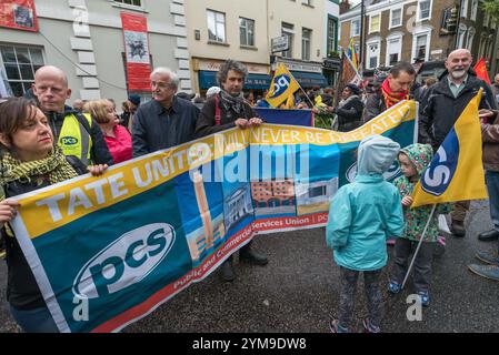 London, Großbritannien. Mai 2017. PCS-Mitglieder, die in den Londoner Tate-Galerien gegen Privatisierung kämpfen, halten ein Banner in Clerkenwell Green, bevor sie durch London zu einer Kundgebung am Trafalgar Square marschieren, um den Internationalen Arbeitertag zu feiern. Stockfoto