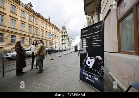 Nicht exklusiv: LVIV, UKRAINE - 15. NOVEMBER 2024 - Einweihung des ersten Rekrutierungszentrums der 67. Separaten Mechanisierten Brigade Take in Ukraines Stockfoto