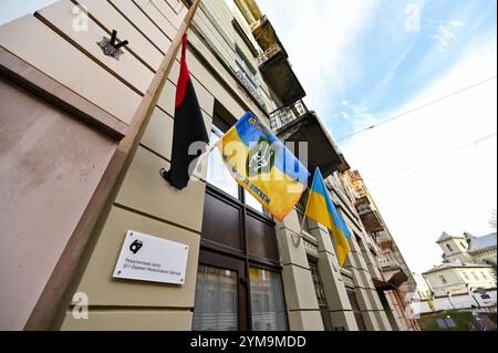 Nicht exklusiv: LVIV, UKRAINE - 15. NOVEMBER 2024 - Einweihung des ersten Rekrutierungszentrums der 67. Separaten Mechanisierten Brigade Take in Ukraines Stockfoto