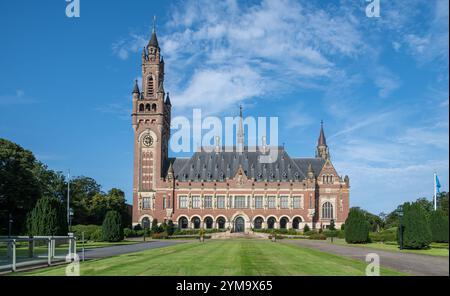 Der Friedenspalast in den Haag, Niederlande. Er beherbergt den Internationalen Gerichtshof der Vereinten Nationen, den Ständigen Schiedsgerichtshof und den Haager Akadien Stockfoto