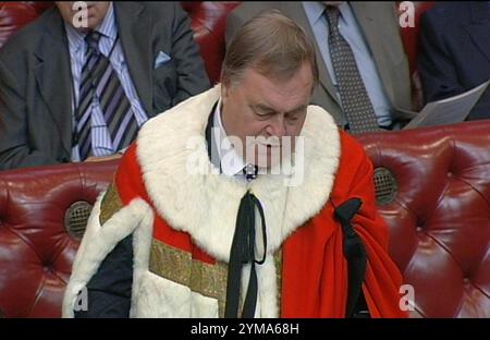 Aktenfoto vom 07/10 von John Prescott, als er dem House of Lords in London vorgestellt wird, nahm den Titel Baron Prescott of Kingston-upon-Hull an. Der ehemalige stellvertretende Premierminister John Prescott ist im Alter von 86 Jahren nach einem Kampf gegen Alzheimer gestorben, teilte seine Familie mit. Ausgabedatum: Donnerstag, 21. November 2024. Stockfoto