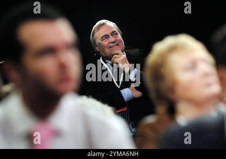 Aktenfoto vom 09/07 des ehemaligen stellvertretenden Premierministers John Prescott auf der Labour Party-Konferenz in Bournemouth. Der ehemalige stellvertretende Premierminister John Prescott ist im Alter von 86 Jahren nach einem Kampf gegen Alzheimer gestorben, teilte seine Familie mit. Ausgabedatum: Donnerstag, 21. November 2024. Stockfoto