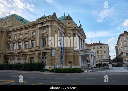 Rijeka, Kroatien;13.Oktober 2024: Das kroatische Nationaltheater Ivan Zajc in Rijeka, Kroatien, ist ein bemerkenswertes Beispiel für das Ende des 19. Jahrhunderts Stockfoto