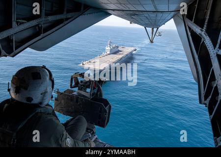 Logan Elliot, ein CH-53E Super Hallion Hubschrauber Crew Chief mit Marine Heavy Helicopter Squadron (HMH) 466, Marine Aircraft Gr Stockfoto