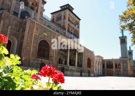 Das historische Gebäude Shams-ol-Emareh ist eines der ältesten historischen Denkmäler Teherans, das sich im Golestan-Palast, Qajar, Königspalast, Persisch befindet Stockfoto