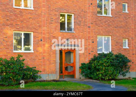 Rote Ziegelhäuser auf einem Stockholmer Wohngut Stockfoto