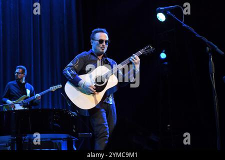 UK. November 2024. LONDON, ENGLAND – 20. NOVEMBER: Jim Corr von The Corrs trat am 20. November 2024 in der O2 Arena in Greenwich auf. CAP/MAR © MAR/Capital Pictures Credit: Capital Pictures/Alamy Live News Stockfoto