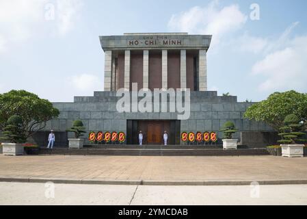 HANOI, VIETNAM - 9. JANUAR 2016: Ho Chi Minh Mausoleum an einem bewölkten Tag Stockfoto