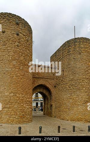 Straßenansicht, Stadtmauer, Stadttor, Puerta de Almocabar, 13. Jh. Stockfoto