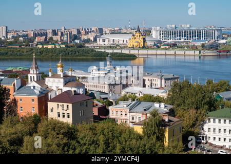 NISCHNI NOWGOROD, RUSSLAND - 5. SEPTEMBER 2024: Der Fluss Oka im Stadtbild an einem sonnigen Septembertag Stockfoto