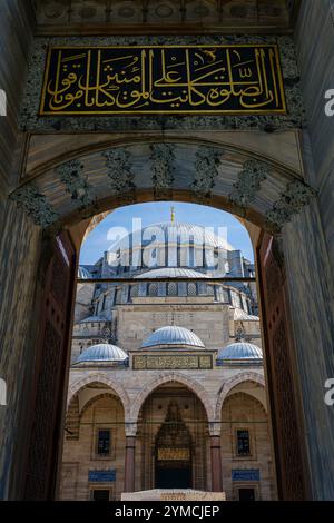 Der Eingang zur Süleymaniye-Moschee, Istanbul, Türkei Stockfoto