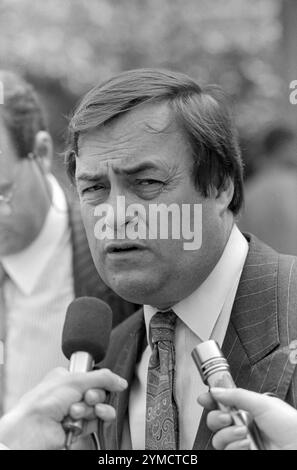 Crawley, ca. 1989: John Prescott Abgeordneter besucht Queens Square Stockfoto