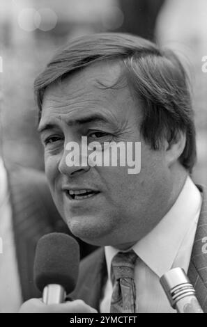 Crawley, ca. 1989: John Prescott Abgeordneter besucht Queens Square Stockfoto
