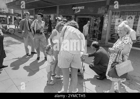 Crawley, ca. 1989: John Prescott Abgeordneter besucht Queens Square Stockfoto