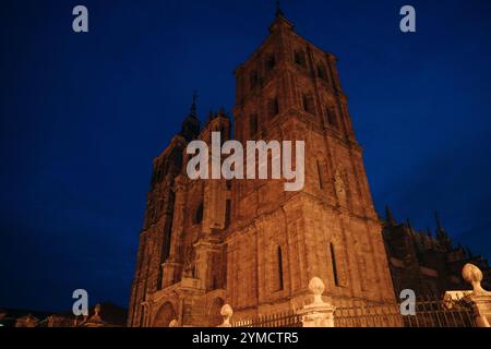 Astorga, Spanien, 9. Juni 2022: Blick auf das Rathaus in Astorga in Spanien. Hochwertige Fotos Stockfoto