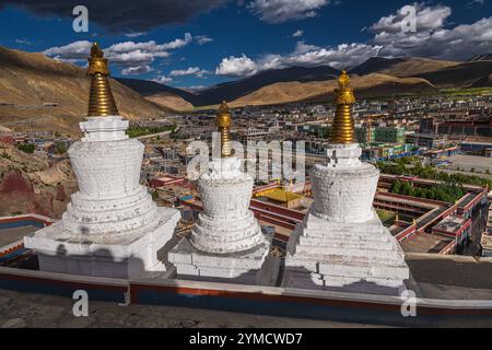 Stupa Sakya Kloster in Shigatse Tibet China, Sonnenuntergang Himmel Stockfoto