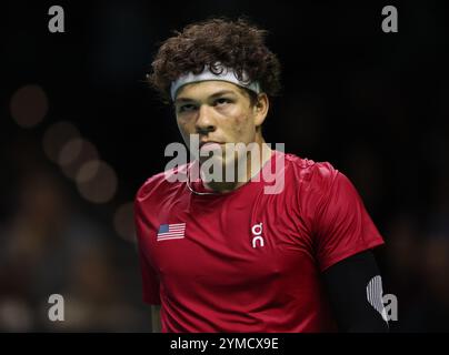 Malaga, Spanien. November 2024. Ben Shelton aus den USA reagiert während des Spiels gegen Thanasi Kokkinakis aus Australien im Davis Cup-Viertelfinale 2024 in der Palacio de Deportes Jose Maria Martin Carpena Arena in Malaga. Quelle: Isabel Infantes/Alamy Live News Stockfoto