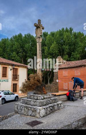 Pilgerkreuz auf dem Jakobsweg, Mansilla de las Mulas, autonome Gemeinschaft von Kastilien und Leon, Spanien Stockfoto