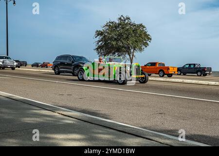 Gulfport, MS - 04. Oktober 2023: Weitwinkelansicht eines Ford Model T Hot Rod Roadsters aus dem Jahr 1926 auf einer lokalen Autoshow. Stockfoto