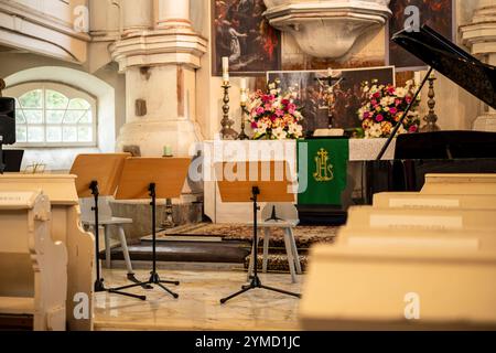 20. Weber-Festival Pokoj, Woiwodschaft Opole, Polen Aufführung Quartett für das Ende der Zeit von Olivier Messiaen am 8. Juni 2023 in der Sophienkirche von Pokoj/Bad Carlsruhe, Woiwodschaft Opole, Polen, im Rahmen des 20. Musikfestivals der historischen Parkanlagen und Gärten zu Ehren von Carl Maria von Weber vom 8. 10. Juni 2023, nur zur redaktionellen Verwendung. Stockfoto