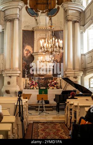 20. Weber-Festival Pokoj, Woiwodschaft Opole, Polen Aufführung Quartett für das Ende der Zeit von Olivier Messiaen am 8. Juni 2023 in der Sophienkirche von Pokoj/Bad Carlsruhe, Woiwodschaft Opole, Polen, im Rahmen des 20. Musikfestivals der historischen Parkanlagen und Gärten zu Ehren von Carl Maria von Weber vom 8. 10. Juni 2023, nur zur redaktionellen Verwendung. Stockfoto