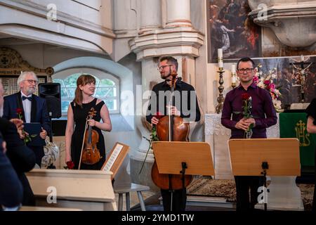 20. Weber-Festival Pokoj, Woiwodschaft Opole, Polen Aufführung Quartett für das Ende der Zeit von Olivier Messiaen am 8. Juni 2023 in der Sophienkirche von Pokoj/Bad Carlsruhe, Woiwodschaft Opole, Polen, im Rahmen des 20. Musikfestivals der historischen Parkanlagen und Gärten zu Ehren von Carl Maria von Weber vom 8. 10. Juni 2023, nur zur redaktionellen Verwendung. Stockfoto