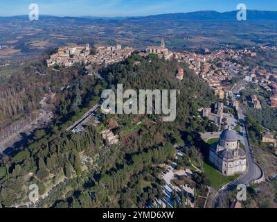 Todi (Umbrien-Provinz Perugia). Blick auf das historische Zentrum Stockfoto