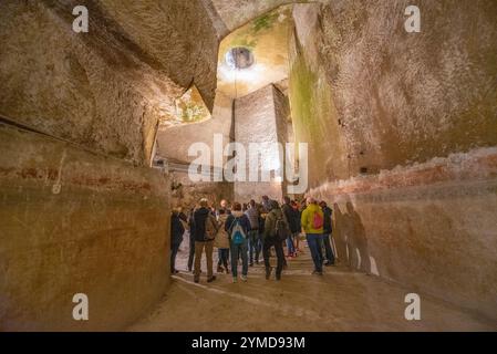 Neapel. Historisches Zentrum. Unterirdische Neapel. Aquädukt-Zisterne der griechisch-römischen Ära Stockfoto