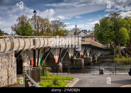 Irland, County Leitrim, Carrick on Shannon, Brücke über den Fluss Shannon zur Roscomon-Seite Stockfoto