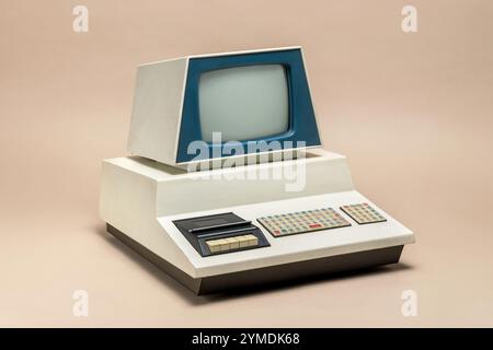 Pavia, Lombardei, Italien - 12. Oktober 2024: Commodore PET 2001 Serie, der legendäre Commodore aus dem Jahr 1977 im Ctrl+Alt Museum, mit den berühmten Chiclets Ke Stockfoto