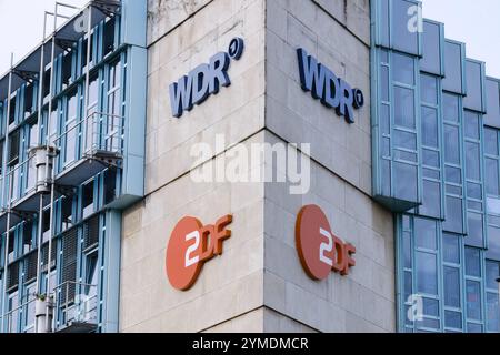 Düsseldorf 21.11.2024 WDR Westdeutscher Rundfunk ARD öffentlich-rechtlicher Rundfunk Logo Schriftzug ZDF Zweites Deutsches Fernsehen Rundfunkgebühren Grundversorgung GEZ Gebühreneinzugszentrale Zwangsgebühren Düsseldorf Nordrhein-Westfalen Deutschland *** Düsseldorf 21 11 2024 WDR Westdeutscher Rundfunk ARD öffentlich-rechtlicher Rundfunk Logo Schriftzug ZDF Zweites Deutsches Fernsehen Rundfunkgebühren Grunddienst GEZ Gebühreneingszentrale Zwangsgebühren Düsseldorf Nordrhein-Westfalen Deutschland Stockfoto