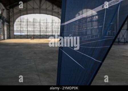 Karvina, Tschechische Republik. November 2024. Pressekonferenz des Industrieentwicklers Panattoni zur Einführung des Panattoni Smart Park Karvina-Projekts im Maschinenraum der ehemaligen Barbora-Mine (Foto), Karvina, Tschechische Republik, 21. November 2024. Der Bauunternehmer wird einen Industriekomplex in der Nähe der ehemaligen Barbora-Mine und der schiefen Kirche St. Peter von Alcantara in der Karvina bauen. Quelle: Jaroslav Ozana/CTK Photo/Alamy Live News Stockfoto